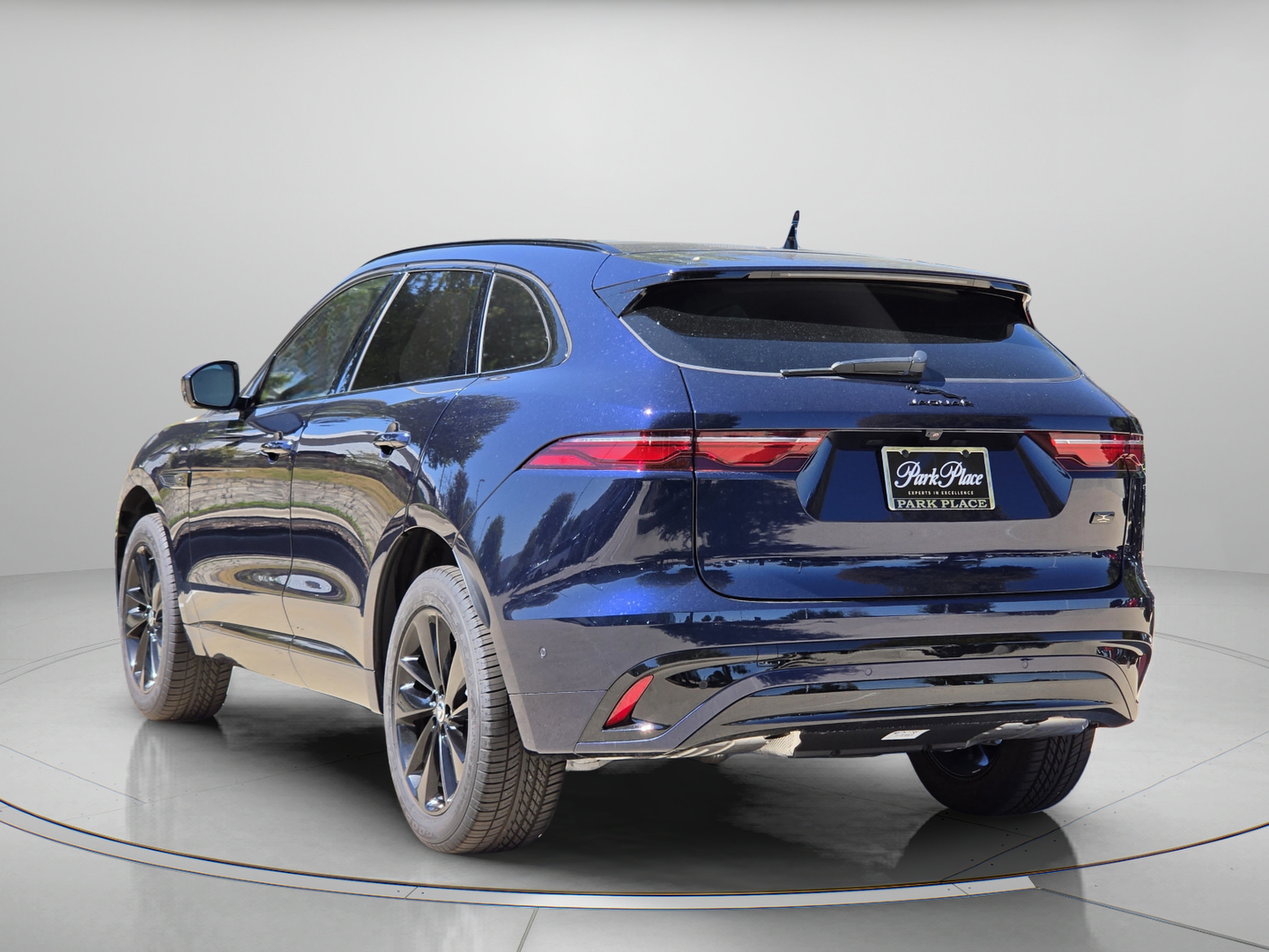 Used 2026 Jaguar F-PACE R-Dynamic S AWD/4WD image 3