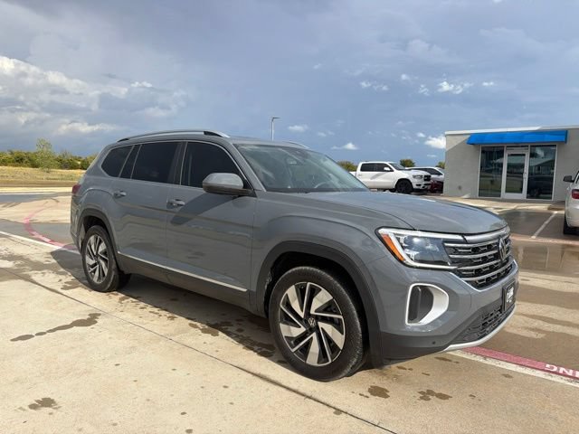 Used 2025 Volkswagen Atlas SEL AWD/4WD image 4