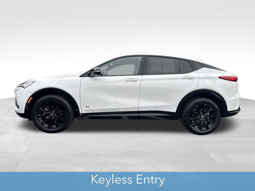 Used 2025 Buick Envista Sport Touring image 3