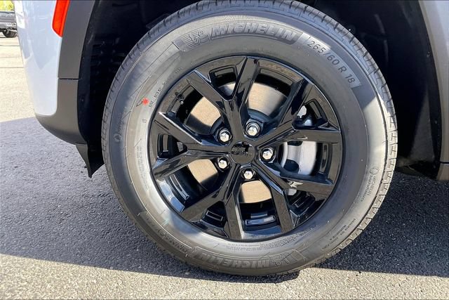 New 2026 Jeep Grand Cherokee L 4WD image 12