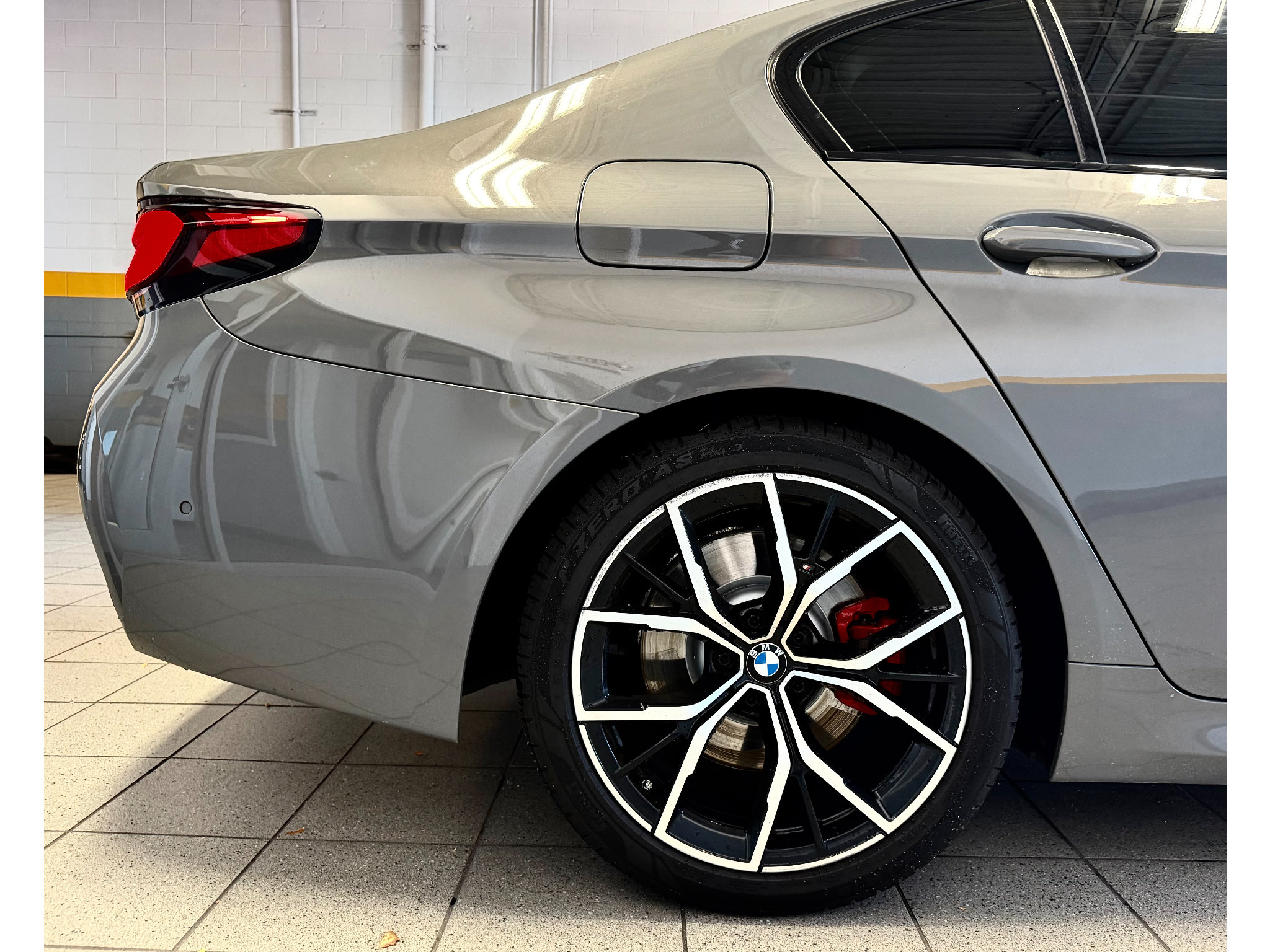 Used 2022 BMW 530i w/ M Sport Package RWD image 6