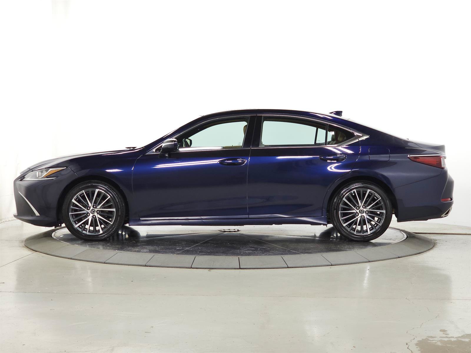 Used 2022 Lexus ES 350 w/ Premium Package FWD image 5