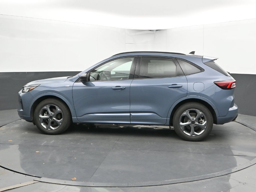 Used 2024 Ford Escape ST-Line w/ Cold Weather Package FWD image 8