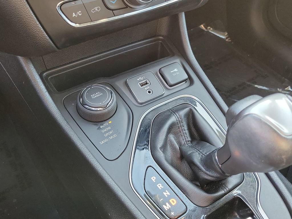 Used 2019 Jeep Cherokee Limited image 24