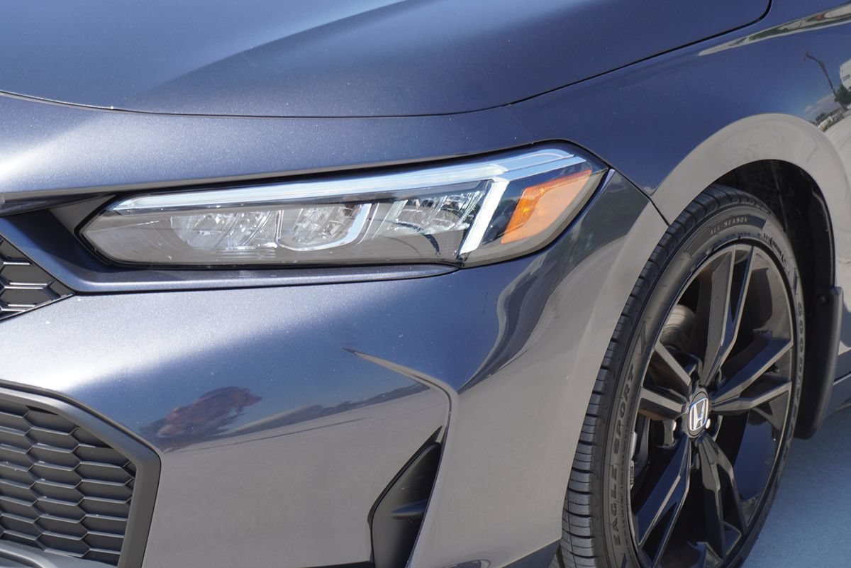 Used 2025 Honda Civic Sport image 2