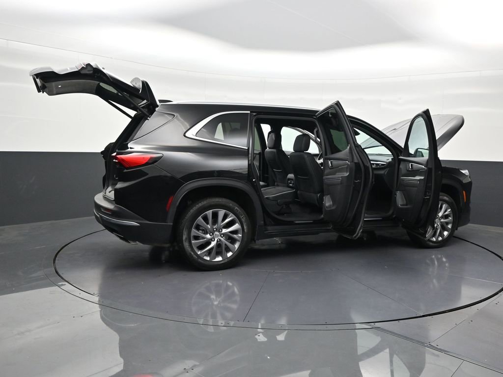 Used 2025 Buick Enclave Preferred w/ Power Package FWD image 31
