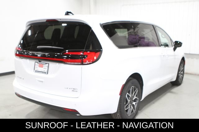 New 2027 Chrysler Pacifica Limited AWD/4WD image 33