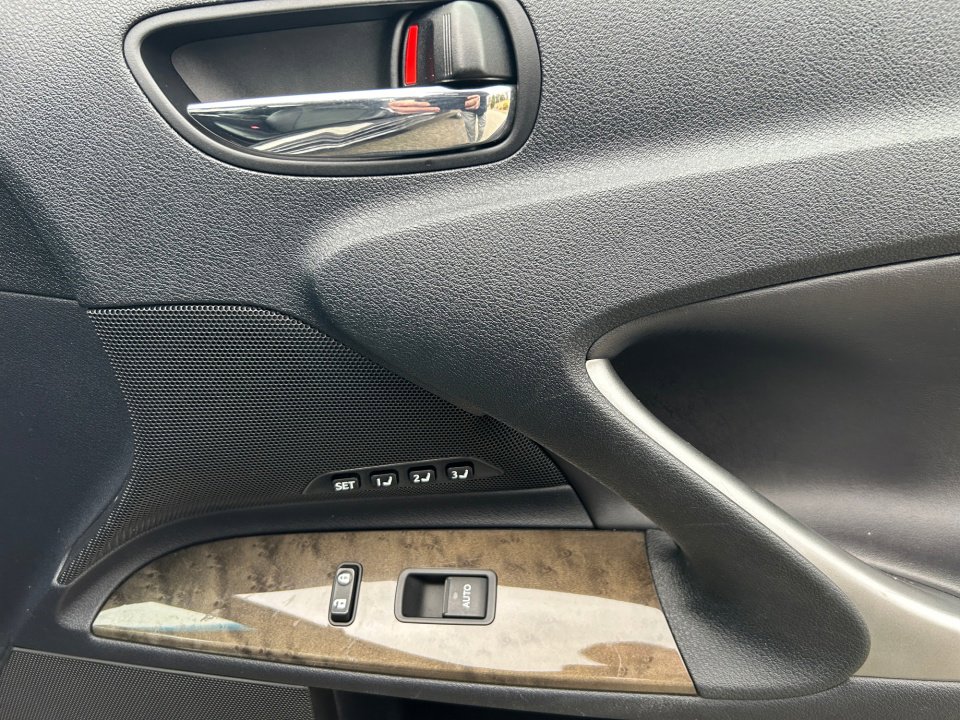 Used 2011 Lexus IS 250C w/ Luxury Pkg image 35