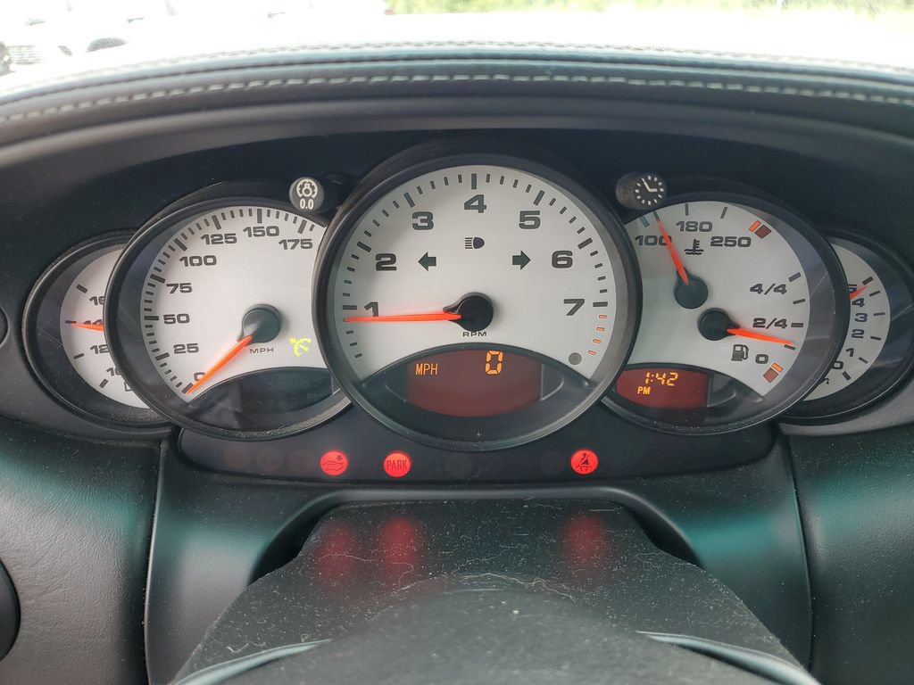 Used 2001 Porsche 911 Carrera RWD image 8