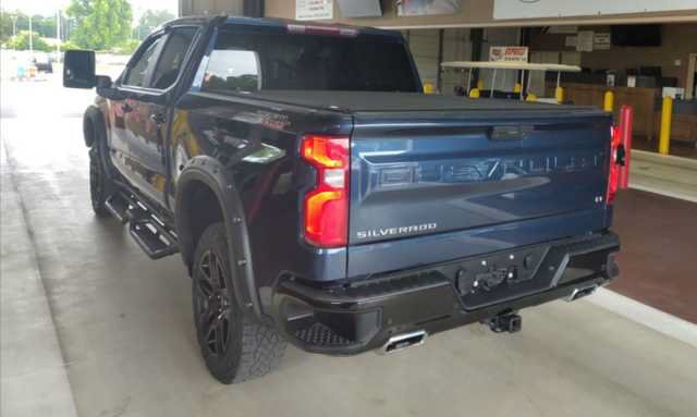 Used 2022 Chevrolet Silverado 1500 LT Trail Boss w/ Safety Package AWD/4WD image 2