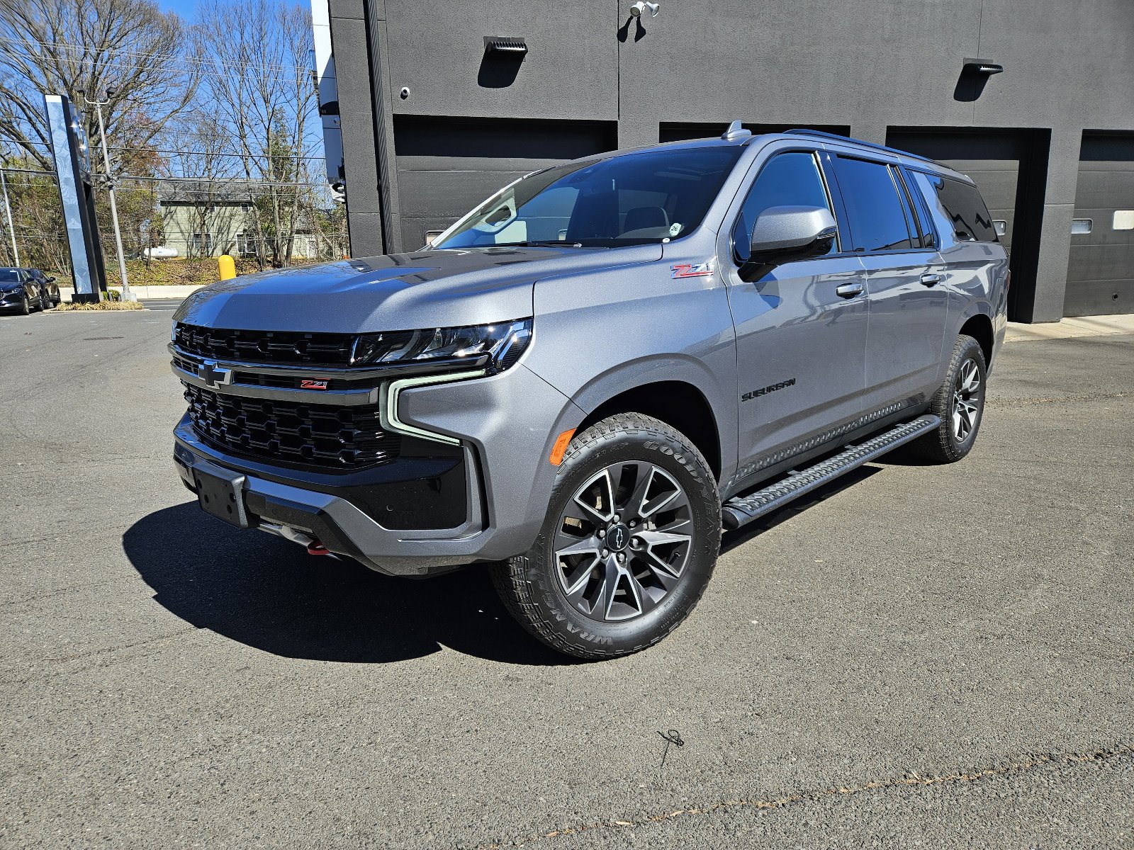 Used 2021 Chevrolet Suburban Z71 w/ Luxury Package image 1