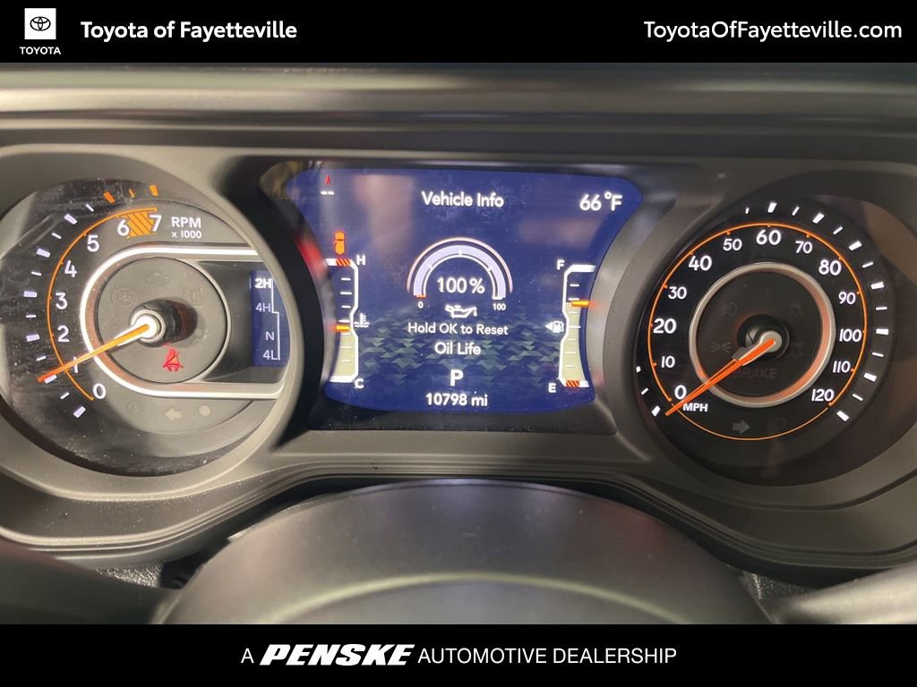 Used 2024 Jeep Wrangler Unlimited Sahara w/ Technology Group AWD/4WD image 31