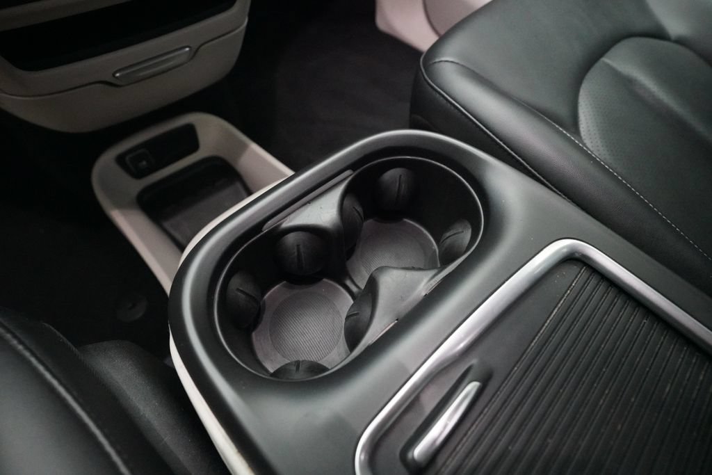 Used 2024 Chrysler Pacifica Touring-L FWD image 18