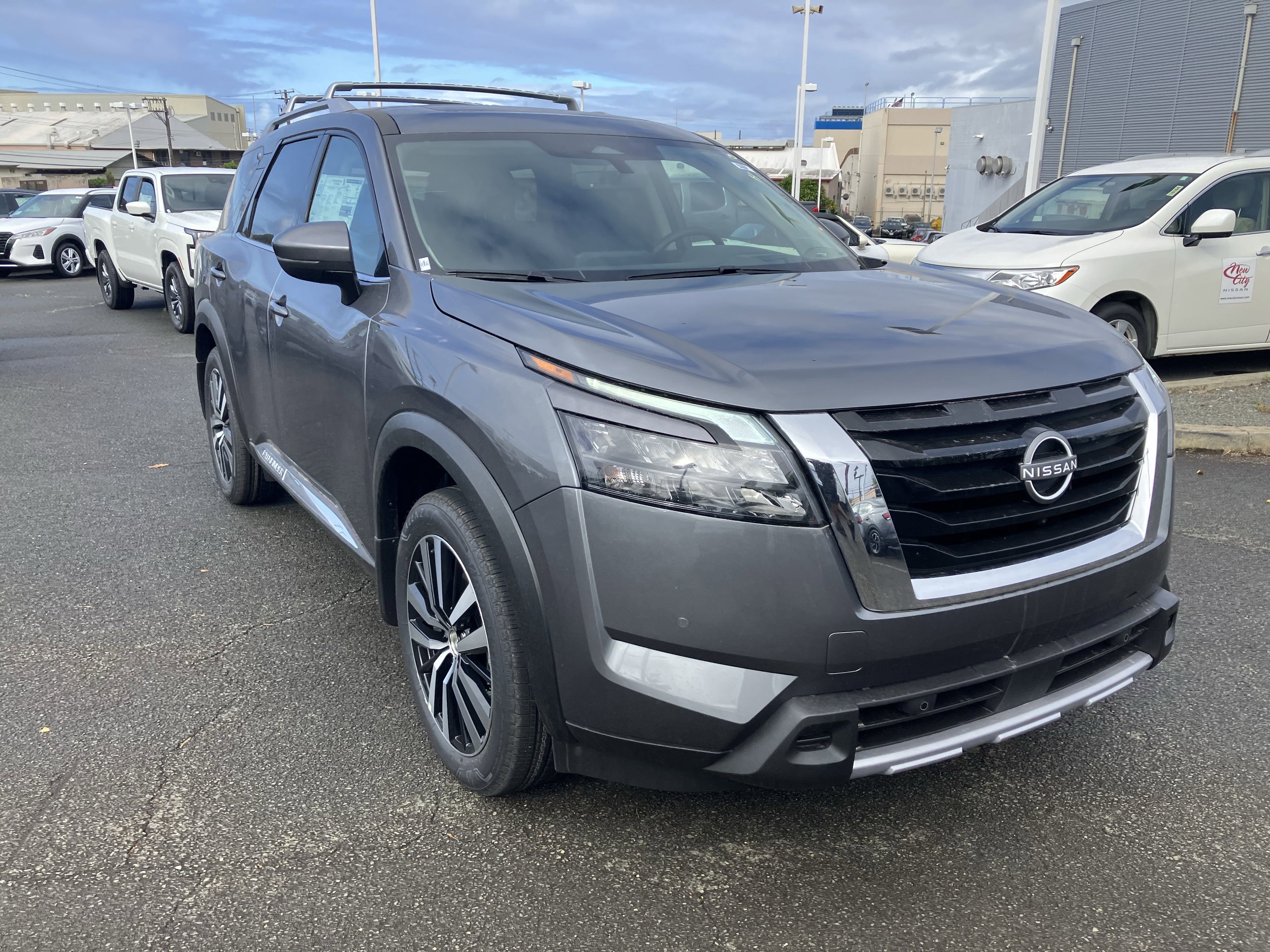New 2025 Nissan Pathfinder Platinum image 2
