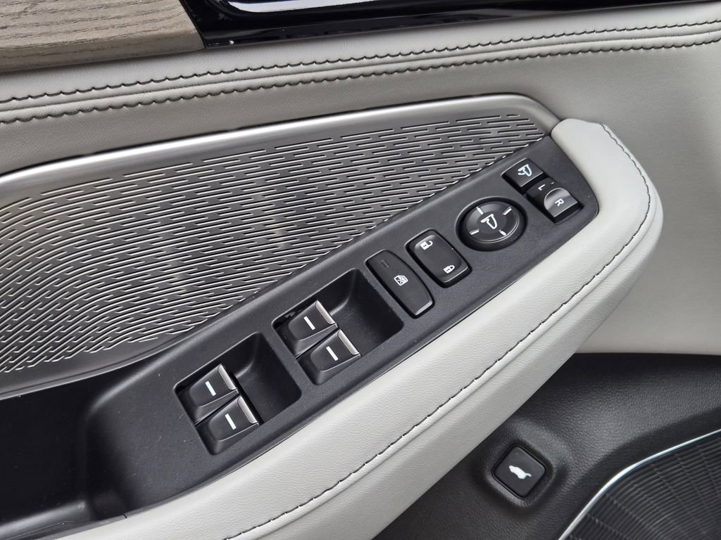 Used 2023 Acura MDX SH-AWD w/ Advance Package image 31