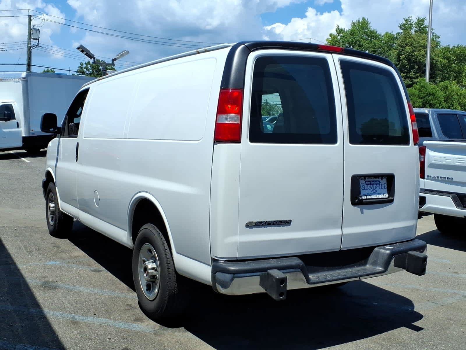 Used 2021 Chevrolet Express 2500 w/ Driver Convenience Package RWD image 4