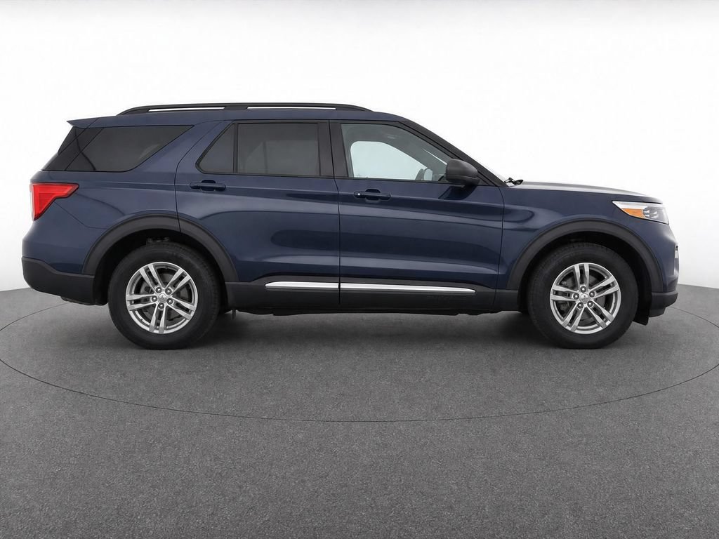 Used 2023 Ford Explorer XLT w/ Equipment Group 202A AWD/4WD image 8