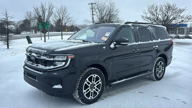Used 2025 Ford Expedition Active image 2