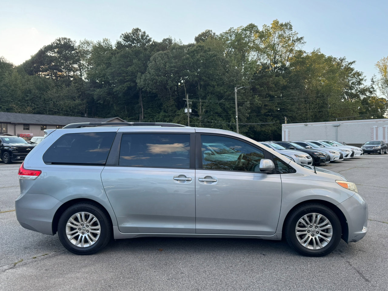 Used 2014 Toyota Sienna XLE image 8