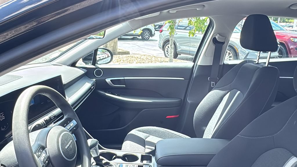 Used 2025 Hyundai Sonata SE FWD image 23