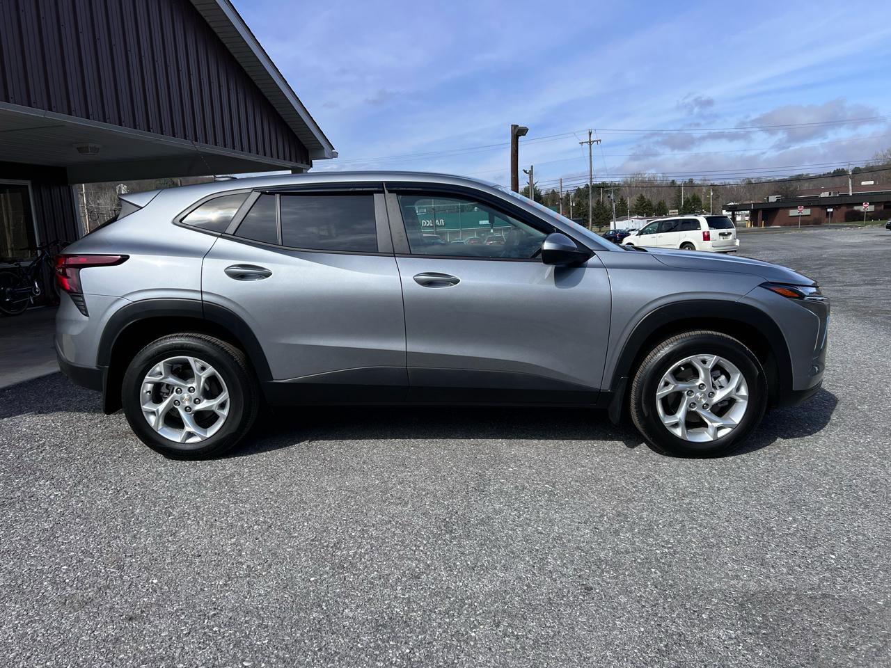 Used 2024 Chevrolet Trax LS w/ LS Convenience Package image 8