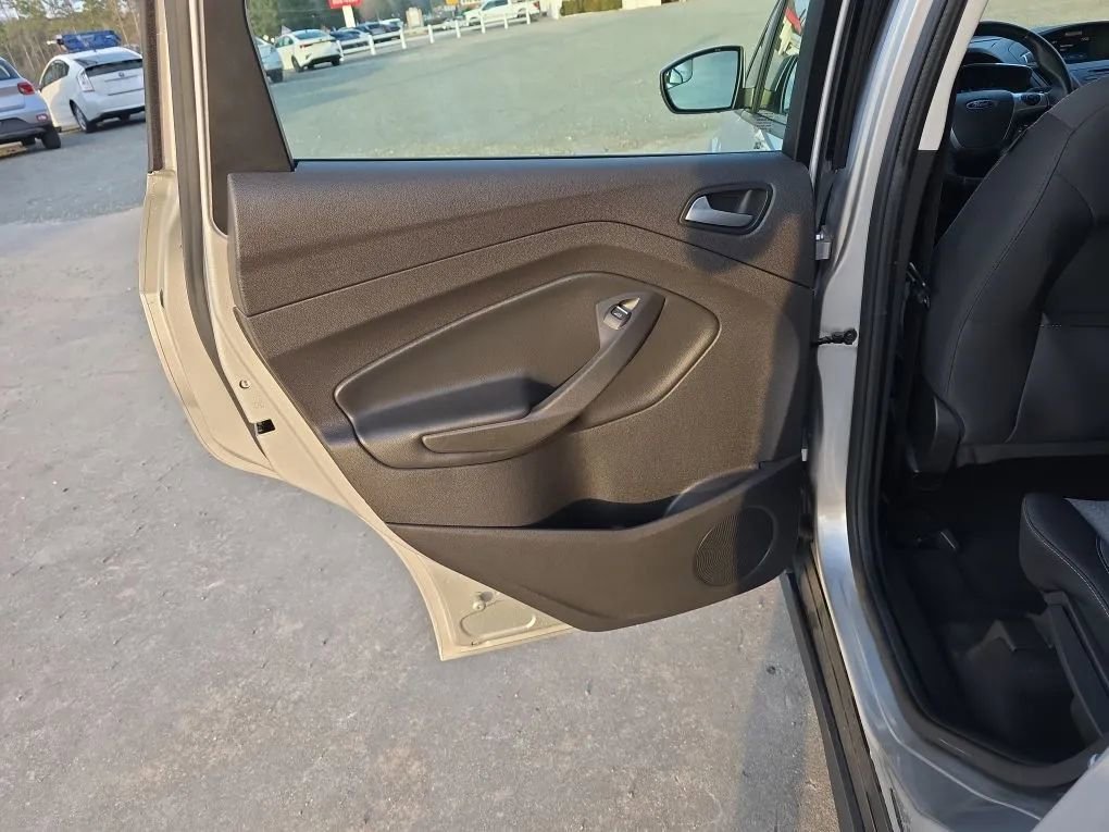 Used 2017 Ford C-MAX SE image 34