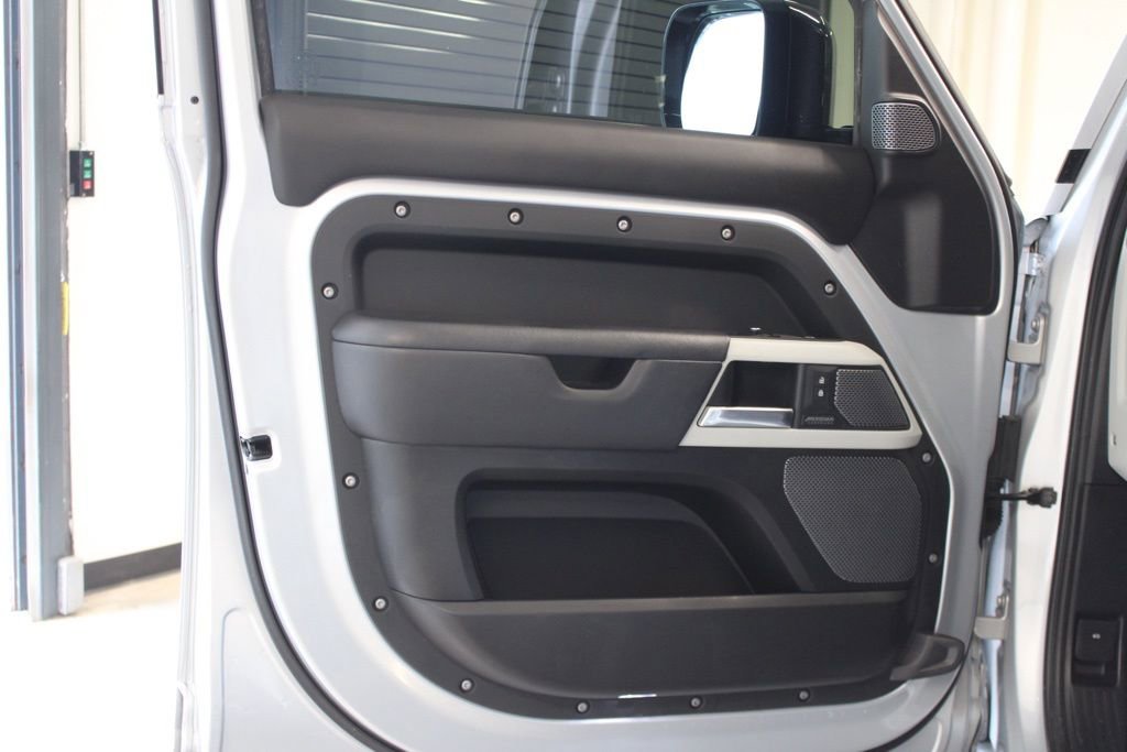 Used 2022 Land Rover Defender 110 XS Edition AWD/4WD image 11