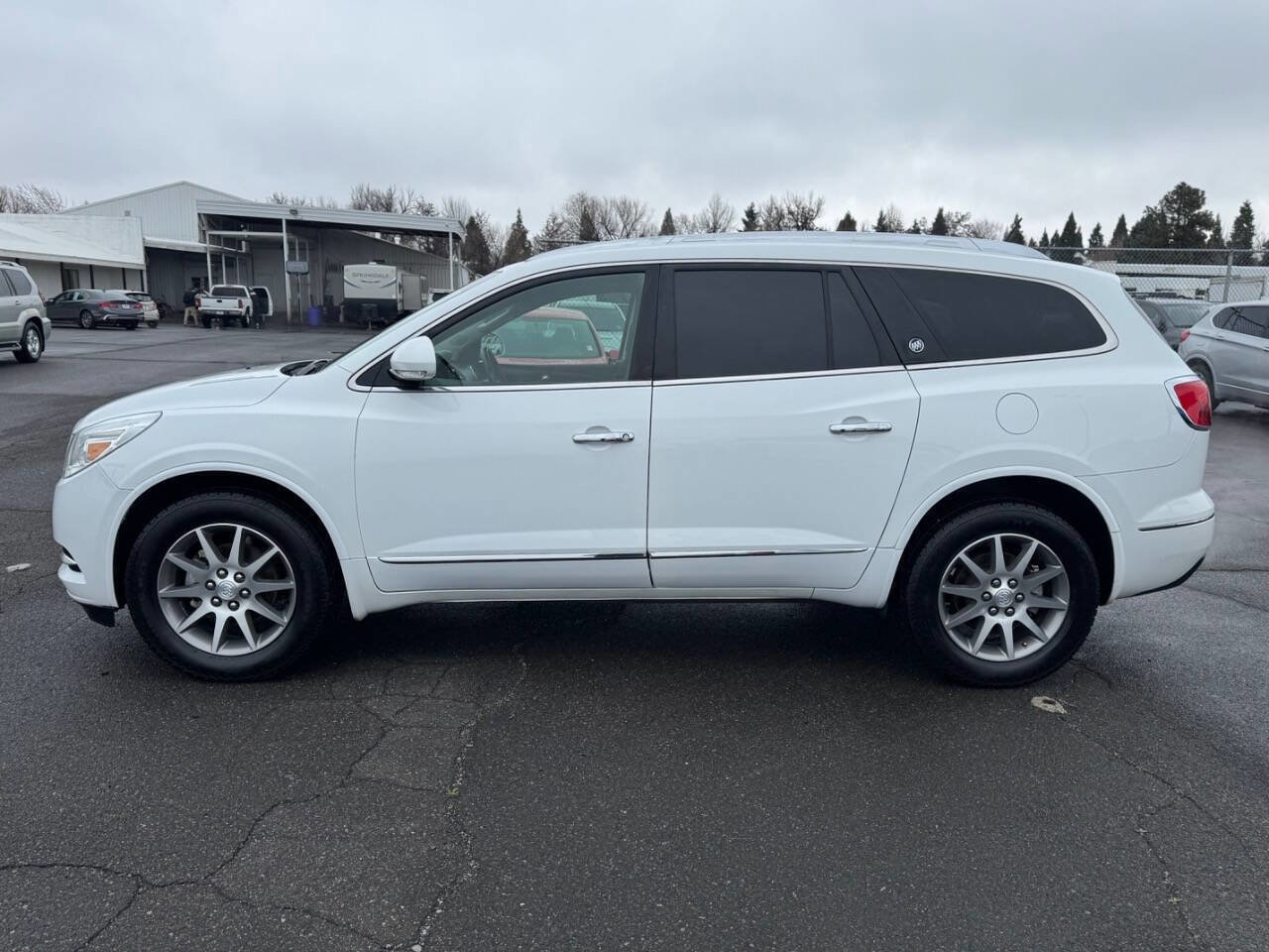 Used 2017 Buick Enclave Leather FWD image 2