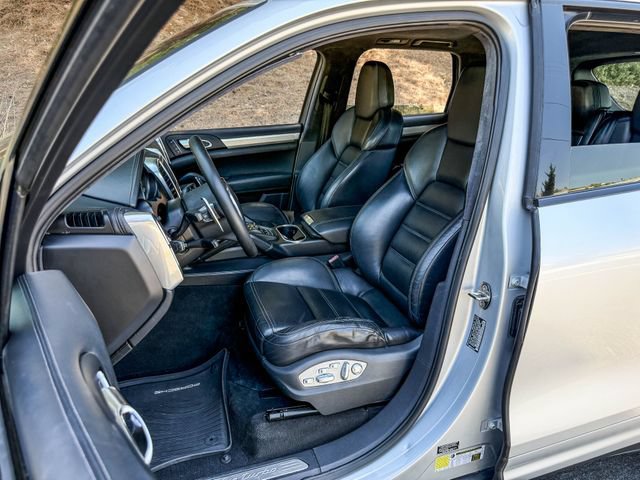 Used 2011 Porsche Cayenne Turbo AWD/4WD image 9