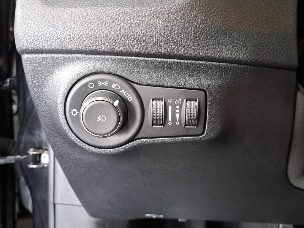 Used 2021 Jeep Compass Limited AWD/4WD image 25