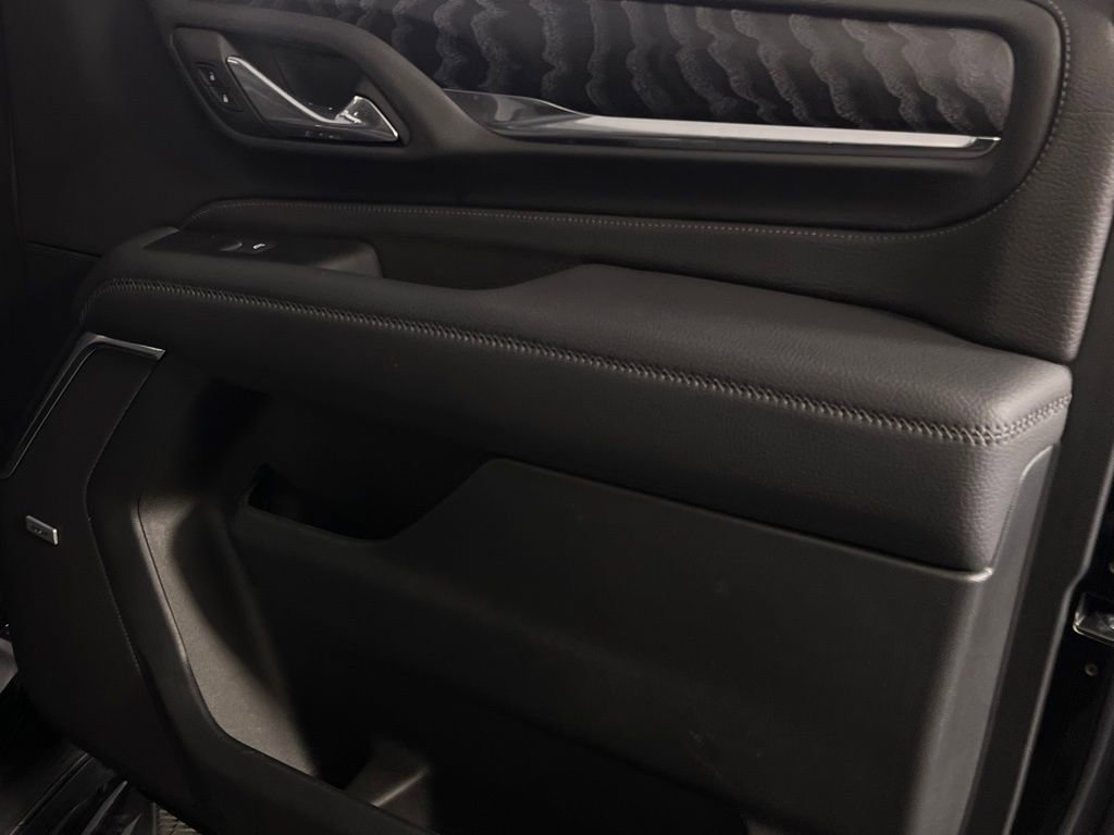 Used 2024 GMC Yukon XL Denali image 36