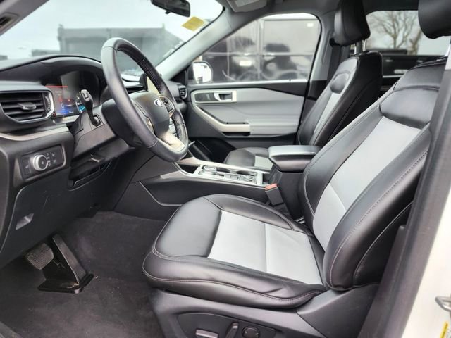 Certified 2022 Ford Explorer XLT w/ Equipment Group 202A image 19