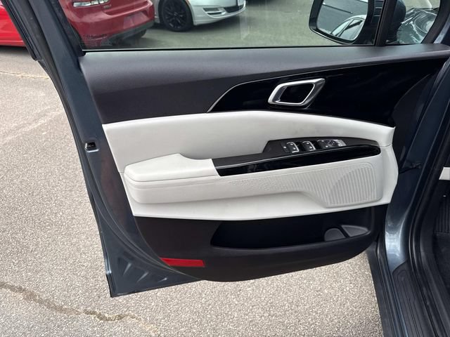 Used 2024 Kia Carnival EX FWD image 13