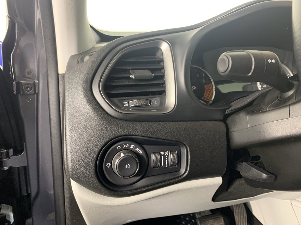 Used 2022 Jeep Renegade Latitude w/ Convenience Group AWD/4WD image 17