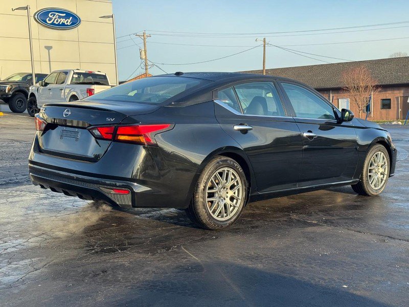 Used 2024 Nissan Altima 2.5 SV FWD image 3