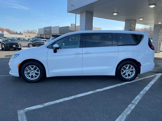 Used 2023 Chrysler Pacifica Touring-L FWD image 10