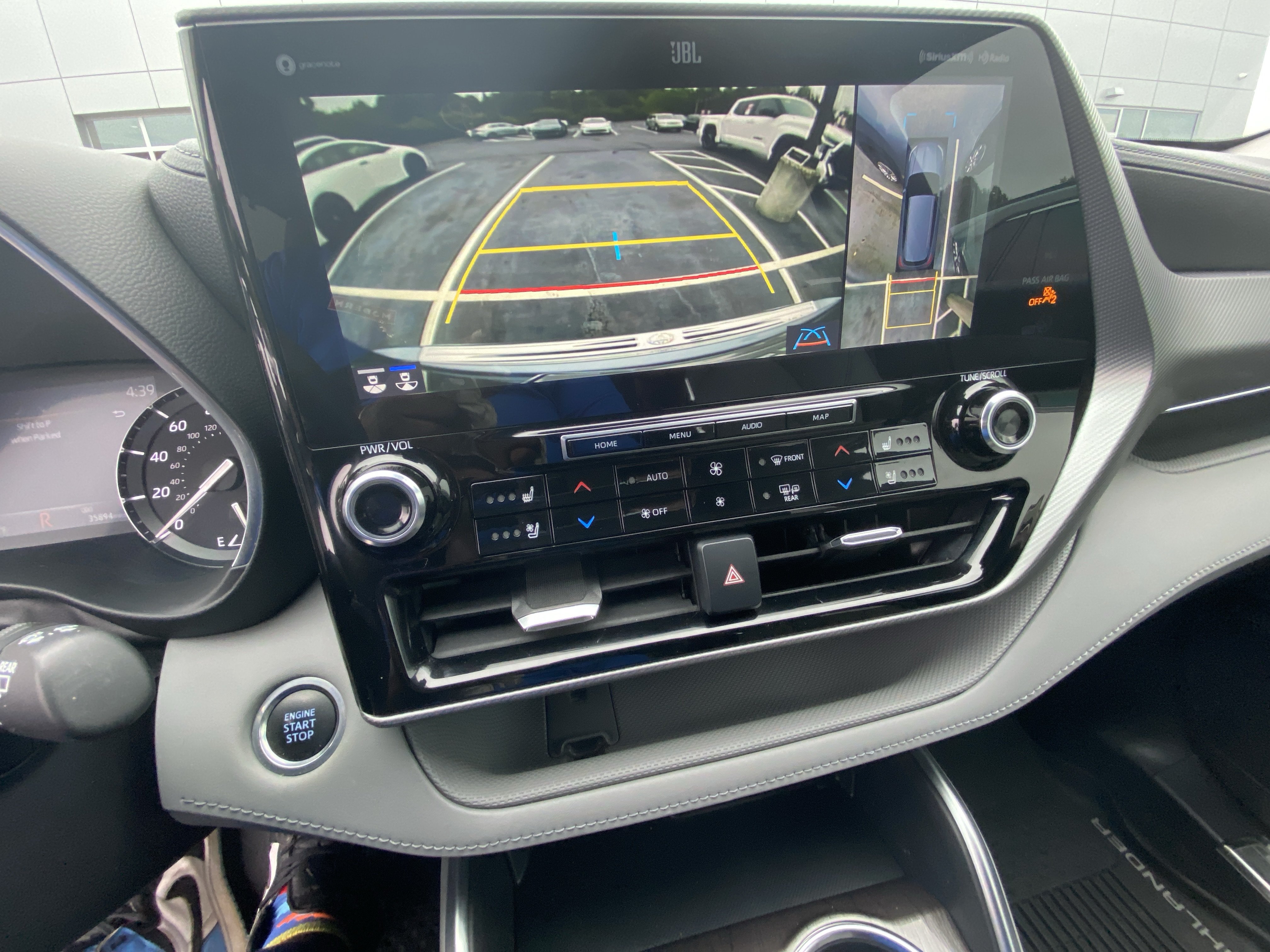 Certified 2021 Toyota Highlander Platinum AWD/4WD image 44