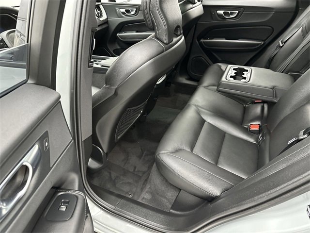 Used 2025 Volvo XC60 B5 Plus image 23