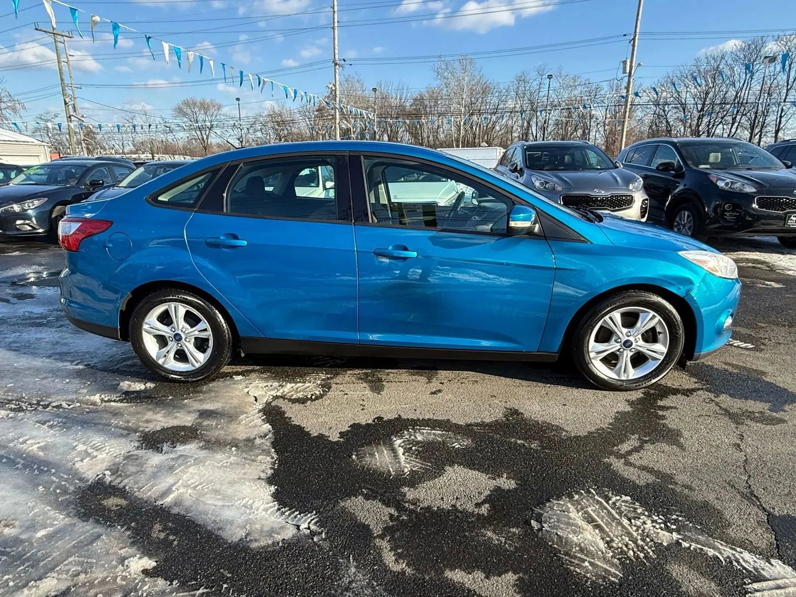 Used 2013 Ford Focus SE w/ SE Winter Pkg image 12