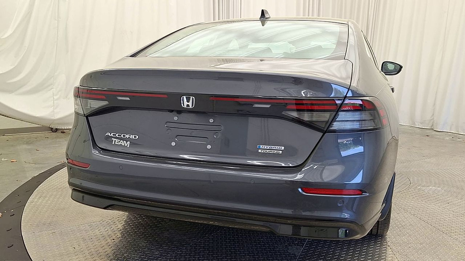 Used 2023 Honda Accord Touring image 2