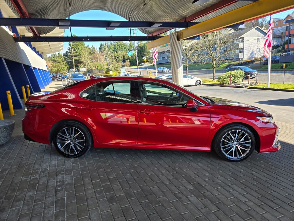Used 2023 Toyota Camry XLE w/ Cold Weather Package FWD image 4