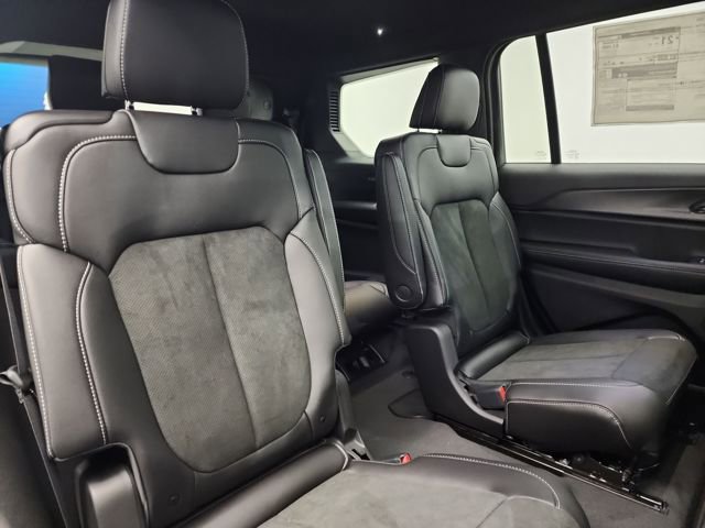 New 2025 Jeep Grand Cherokee L Altitude image 35