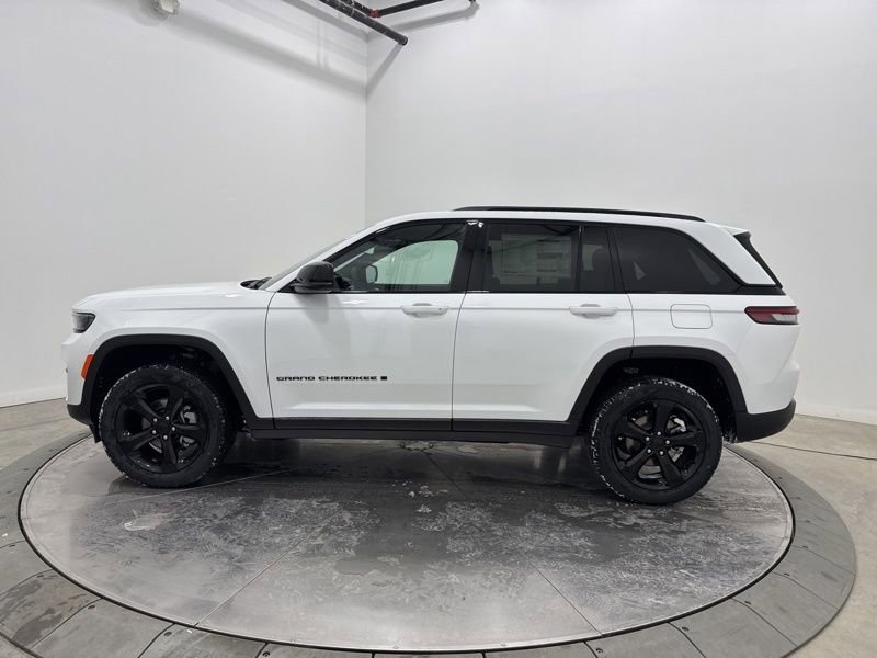 New 2025 Jeep Grand Cherokee Limited w/ Black Appearance Package AWD/4WD image 4