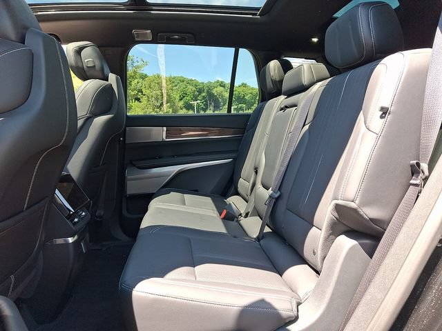 Certified 2026 Cadillac Vistiq Luxury AWD/4WD image 8