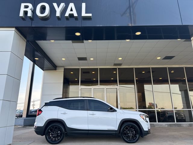 Used 2023 GMC Terrain SLE w/ Elevation Edition FWD image 1