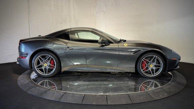 Used 2017 Ferrari California T image 33