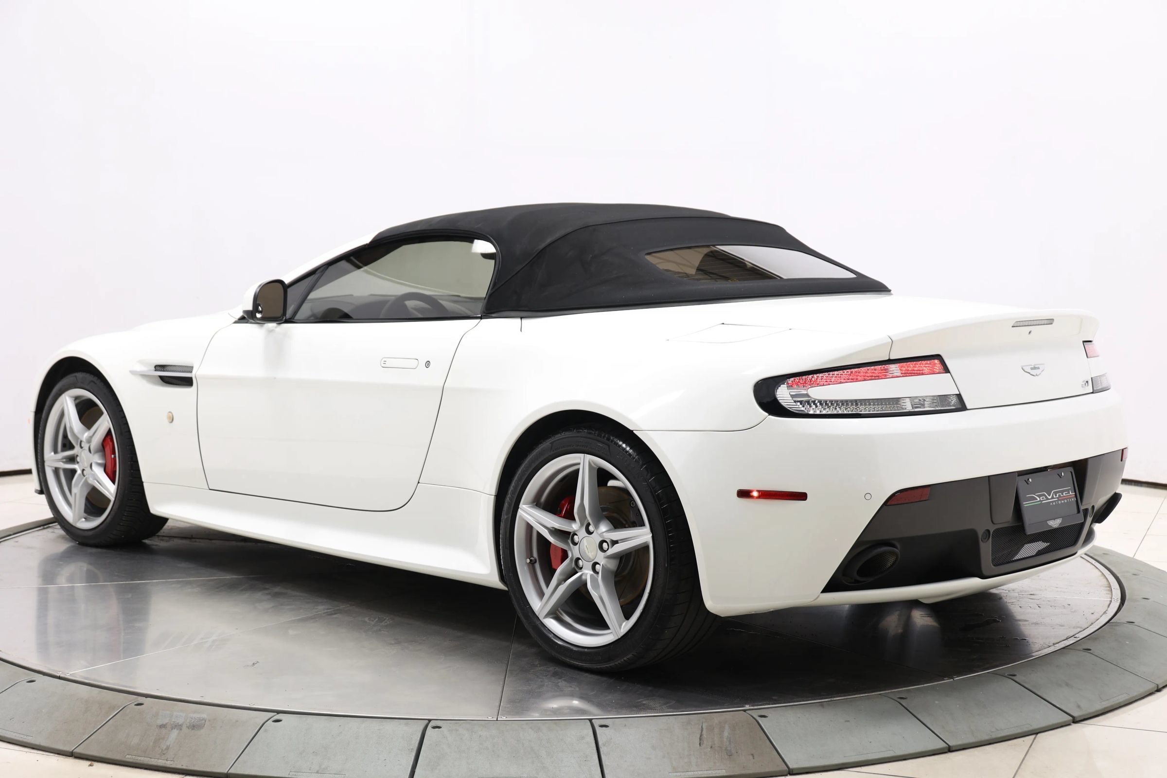 Used 2016 Aston Martin V8 Vantage GT RWD image 79