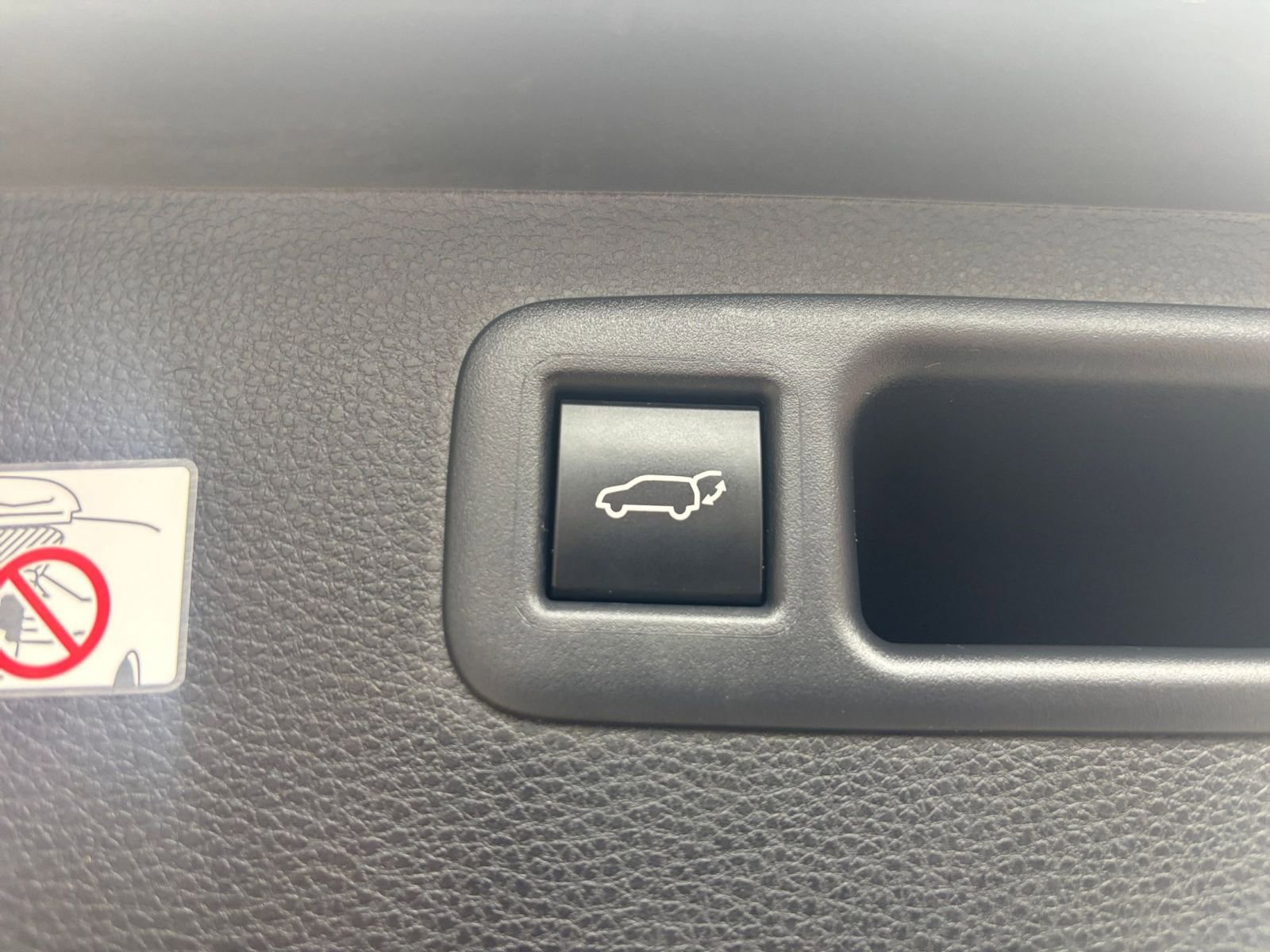 Used 2025 Toyota Highlander LE image 23