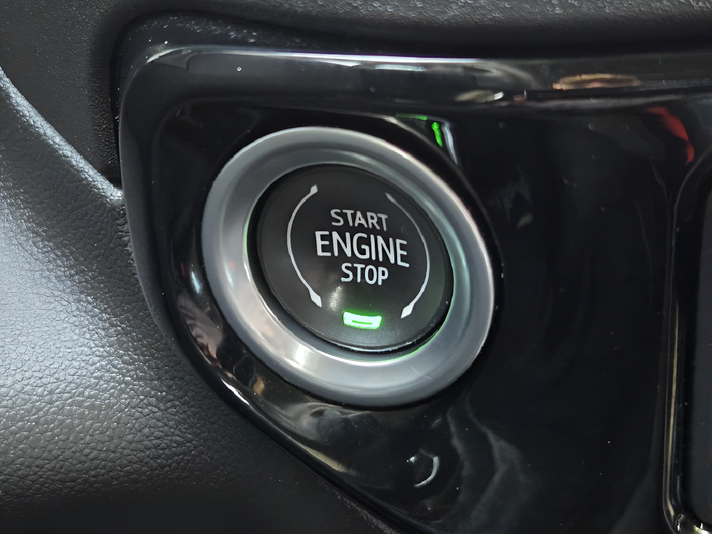 Used 2024 Chevrolet Silverado 1500 LT w/ Convenience Package II RWD image 19