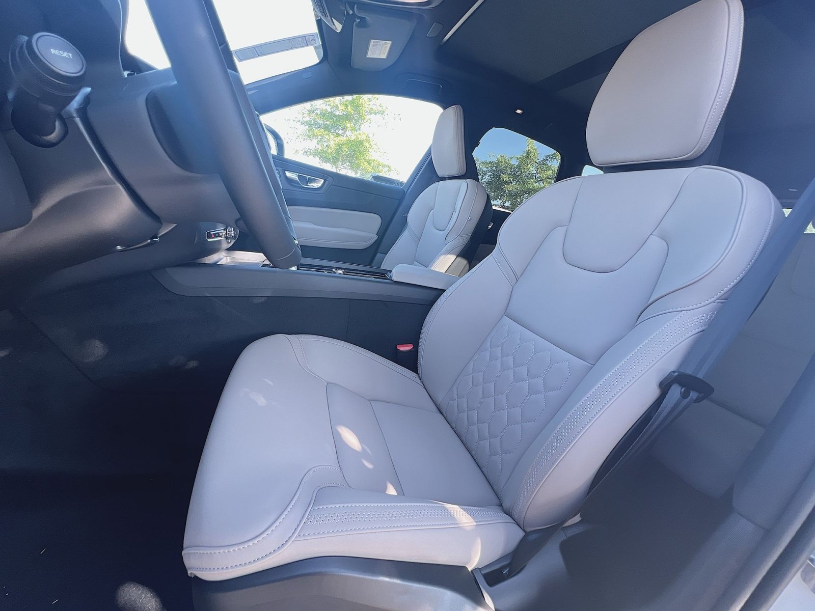 New 2026 Volvo XC60 B5 Plus w/ Protection Package Premier AWD/4WD image 13